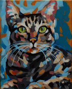 Peinte à l’acrylique avec une technique de pinceau lousse, cette toile capte l’essence du chat dans toute sa douceur. Les traits fluides et les textures aériennes laissent deviner la souplesse du pelage, tandis que le regard perçant, à la fois curieux et mystérieux, semble suivre le spectateur. Une œuvre empreinte de tendresse et de silence, comme une caresse figée dans le temps.